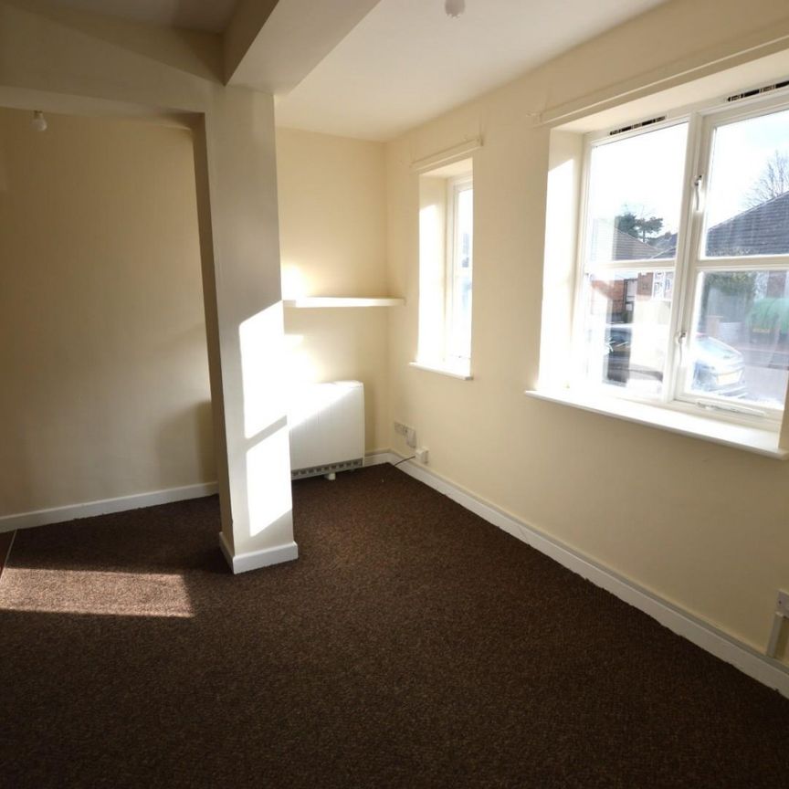 Bradgate Drive, Wigston, Leicestershire - Photo 1