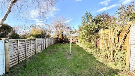 2 bedroom semi-detached house to rent - Photo 5