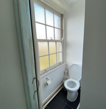 Double room in a Spacious 5-Bed Flat – Oval - Photo 4