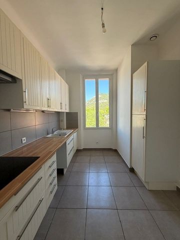 Location Appartement 3 pièces 67m² TOULON 83200 - Photo 5