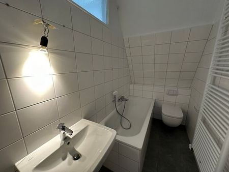 SCHADE HAUSVERWALTUNG - Renovierte 4,5-Zimmerwohnung in zentraler Lage von Lüdenscheid zu vermieten! - Photo 4