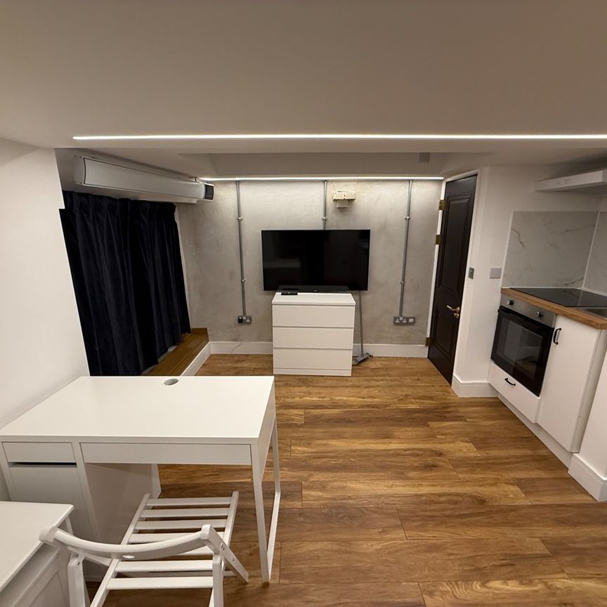 1 Bed Flat, Chapter Road, NW2 - Photo 1