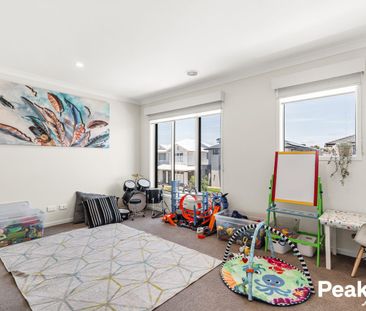 Spacious 5-Bedroom Family Home With Multiple Living Areas And Alfresco - Photo 3