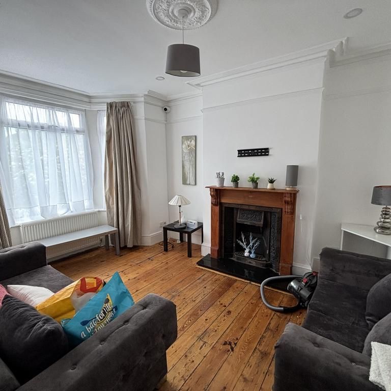 6 bedroom terraced house to rent - Photo 1