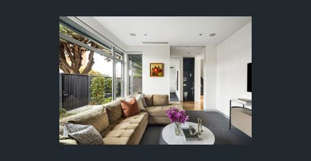 Luxury Low-Maintenance Living in Prime Brighton Location - Photo 5