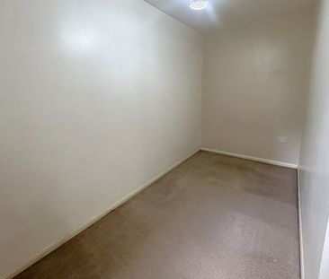 Raglan Road, WokingProperty for lettings - Seymours - Photo 2