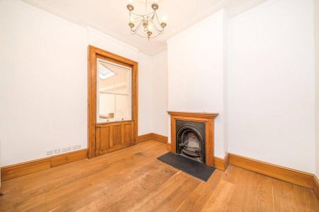 3 bedroom end of terrace house to rent - Photo 2