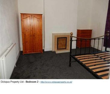 3 bedroom flat to rent - Photo 2