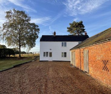 3 bedroom detached house to rent - Photo 2