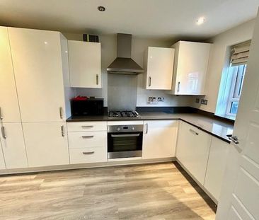 3 bedroom semi-detached house to rent - Photo 6