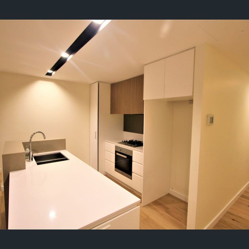 Luxury 2 Bedroom Apartment - Photo 1