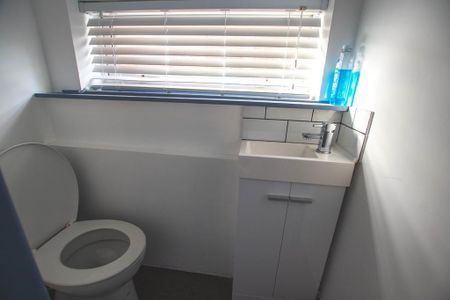 4 bedroom semi-detached house to rent - Photo 4