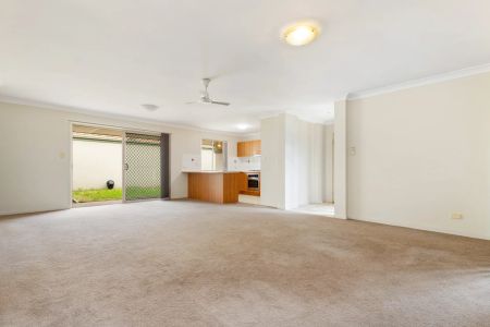 Spacious & Modern 3-Bedroom Home Opposite Parkland - Photo 2