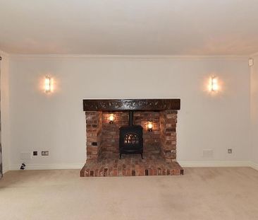 4 bedroom detached house to rent - Photo 4