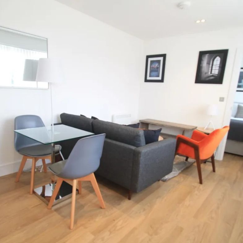 Awesome room in Balham London, SW12 9SU - Photo 1