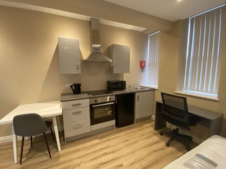 Studio Flat, Upper Brook Street, M13 - Photo 4