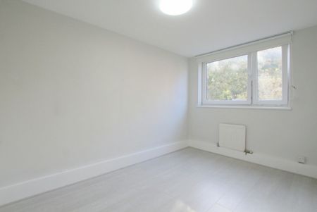 3 Bedroom Mid Terraced House, Westbridge Road, London - Photo 4