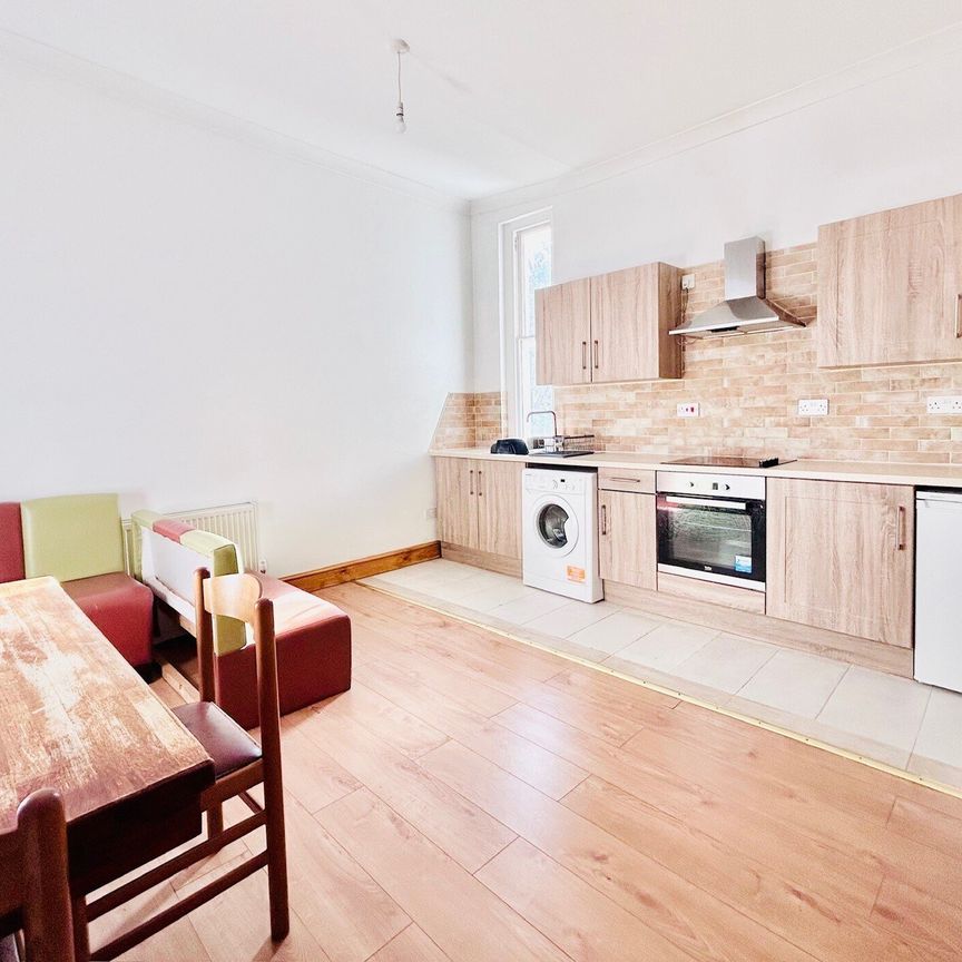 Wellington Road, Brighton - Photo 1