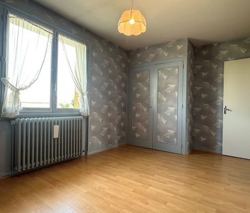 Maison 182m2 4 chambres, avec grand terrain et garages - Photo 1