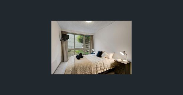 HUGE GROUND FLOOR 2 BEDROOM APARTMENT WITH OFF STREET PARKING - Photo 1