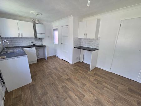 2 bedroom semi-detached house to rent - Photo 3