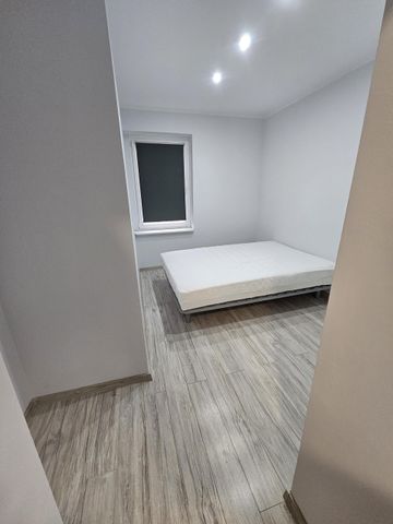 Komfortowe 2pokoje 1piętro 41m (Ruda Śląska, Orzegów, Orzegowska)InformacjeRuda Śląska, Orzegów, OrzegowskaFilm - Zdjęcie 3