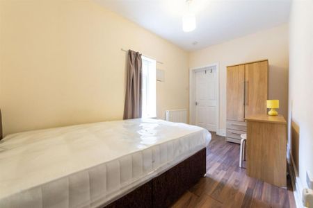 3 bedroom flat to rent - Photo 5