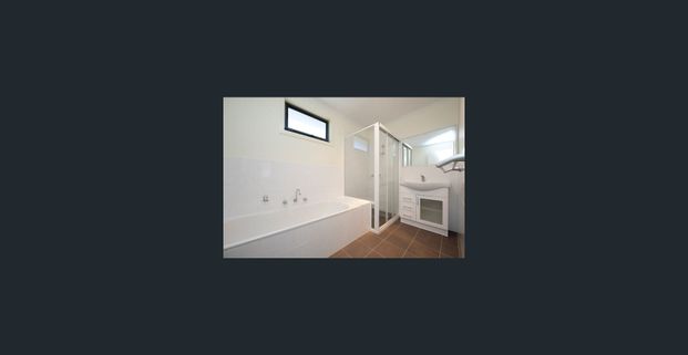 Neat Three Bedroom Townhouse - Photo 1