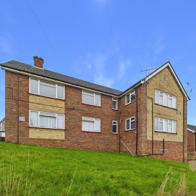 2 bedroom ground floor flat to rent - Photo 1