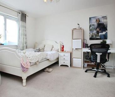 A well-presented four-bedroom townhouse, ideally positioned within ... - Photo 6