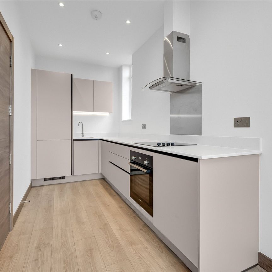Pyrford Road, West Byfleet, KT14 - Photo 1