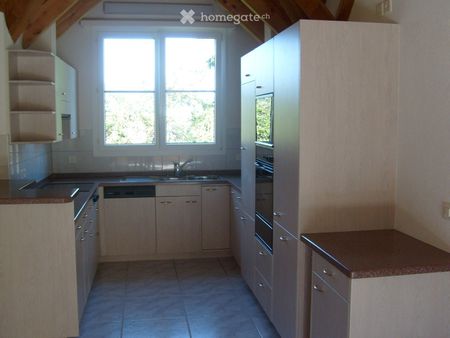 Schöne, ruhige 3.5 Zi-Dachwohnung, Bus/Bahn/Einkaufen in 5-10 Gehminuten erreichbar - Photo 3