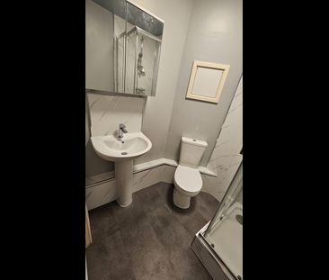 2 Bed Flat, Park West, NG7 - Photo 5