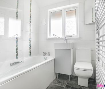 Braund Avenue - Photo 5