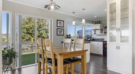 Family Living Made Easy - Photo 3