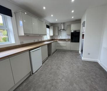 4 Bed House - Detached - Photo 6
