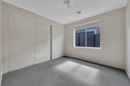 Your Dream Home Awaits in Roxburgh Park! - Photo 5