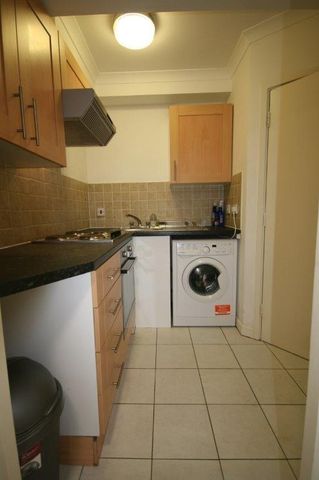 Studio Flat, Whitechapel Road, E1 - Photo 4