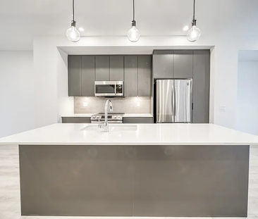 Spacious 3 Bedroom, 2 Bathroom unit minutes from Crowchild Trail SW... - Photo 2