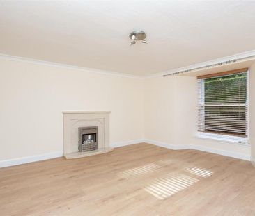 3 bedroom flat to rent - Photo 5