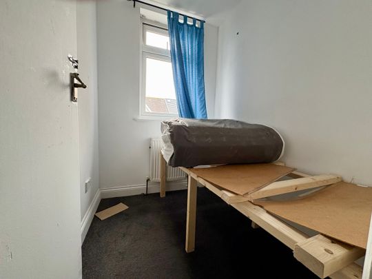 Trinity Road, Southall - Photo 1