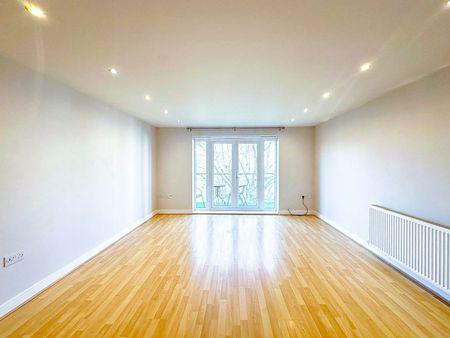 Flat to rent on - Photo 2