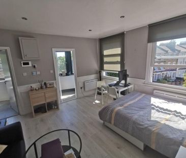 Studio to rent - Photo 1