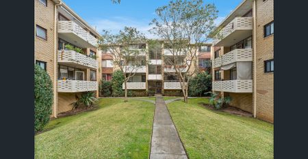 Modern unit in prime location - Photo 5