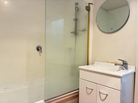 Lovely brick and tile - Photo 4