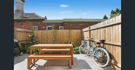 Ground Floor Courtyard Apartment In ''The Stables'' Complex With Parking - Photo 5