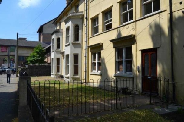 Price £1,100 pcm - Available Now - Furnished - Photo 1