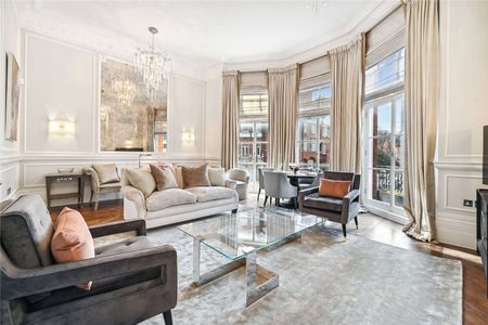 Interior designed two bedroom apartment with over 4m high ceilings and beautiful period features located in a prime Knightsbridge location. - Photo 5