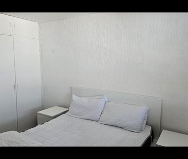 Room in a Shared Flat, Dundasvale Court, G4 - Photo 3