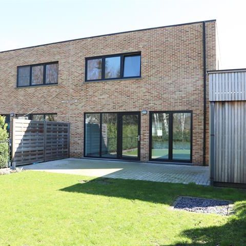 Mooie halfopen woning met tuintje - Photo 1